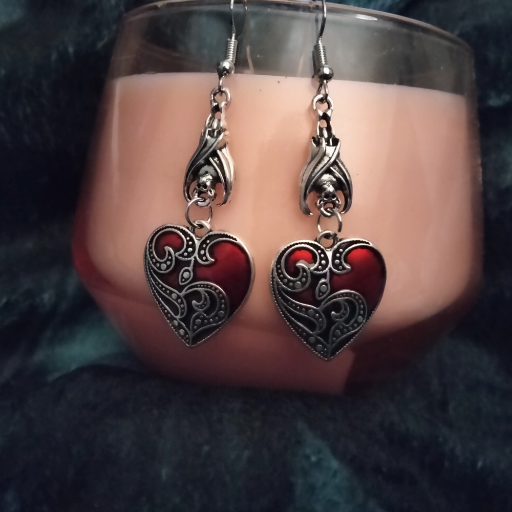 🌷3 for $20🌷 Red Heart Vintage Style Earrings